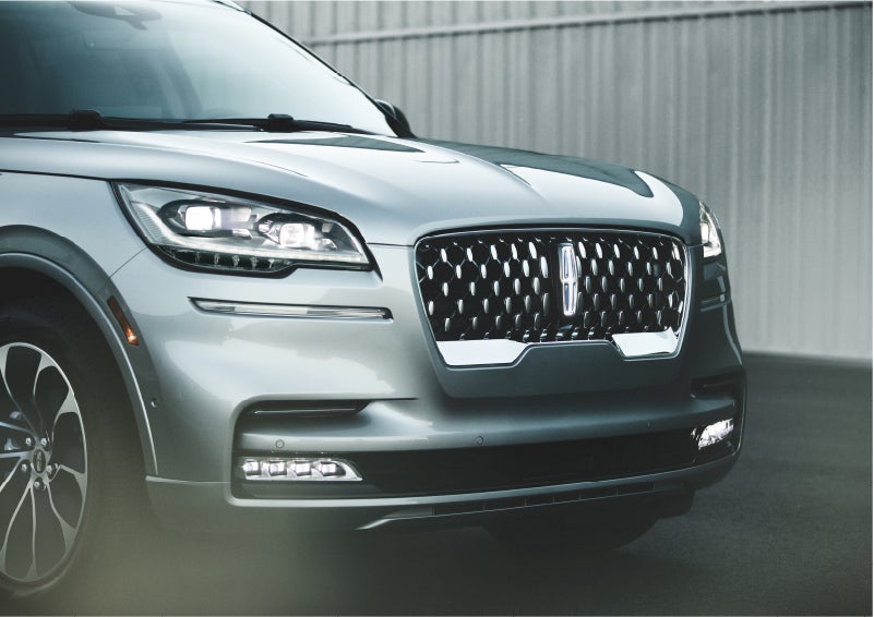The available adaptive pixel LED headlamps of the 2023 Lincoln Aviator® SUV activated | Eby Lincoln in Goshen IN