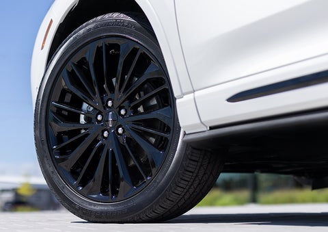 The stylish blacked-out 20-inch wheels from the available Jet Appearance Package are shown. | Eby Lincoln in Goshen IN