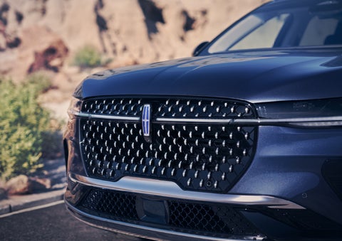 The stylish grille of a 2024 Lincoln Nautilus® SUV sparkles in the sunlight. | Eby Lincoln in Goshen IN